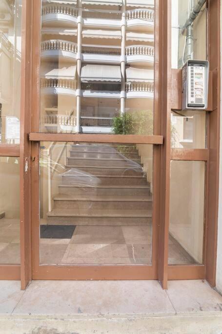 Top Floor Apartment At Petrolona With Big Balcony Atina Dış mekan fotoğraf