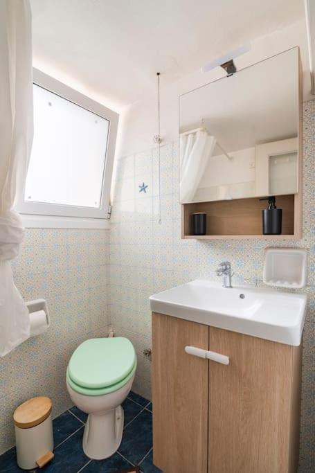 Top Floor Apartment At Petrolona With Big Balcony Atina Dış mekan fotoğraf