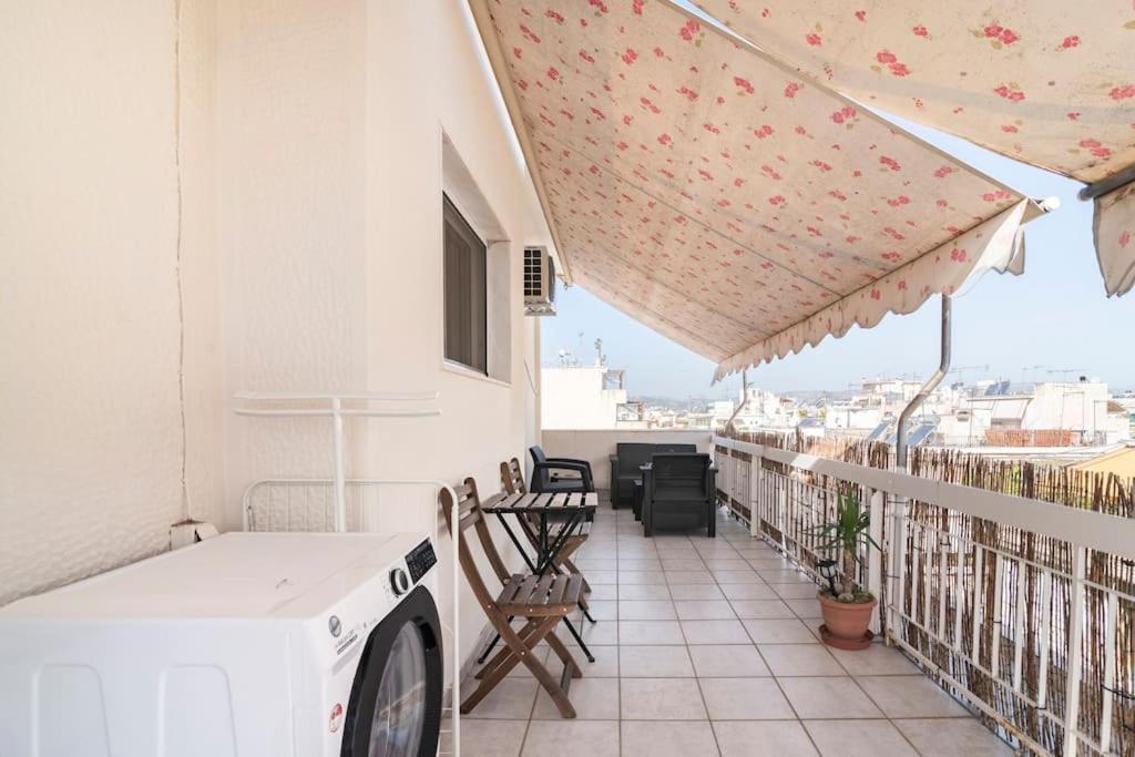 Top Floor Apartment At Petrolona With Big Balcony Atina Dış mekan fotoğraf