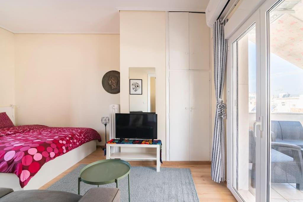 Top Floor Apartment At Petrolona With Big Balcony Atina Dış mekan fotoğraf