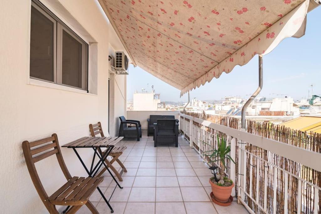 Top Floor Apartment At Petrolona With Big Balcony Atina Dış mekan fotoğraf